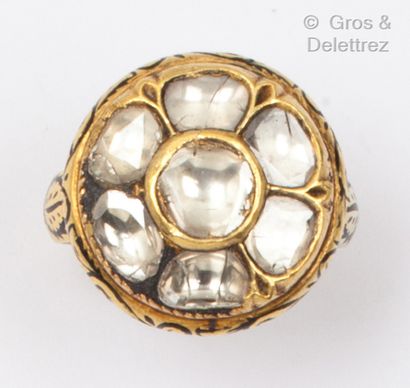 null 
Yellow gold circular ring, set with diamonds on pebbles forming a rosette....