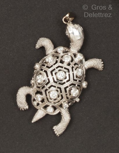null Turtle" pendant in openwork white gold, set with brilliant-cut diamonds. Length...