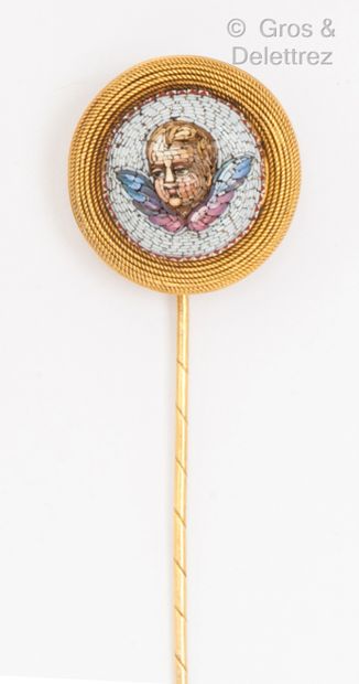 null Yellow gold tie pin with a micro-mosaic of a cherub. Gross weight: 5.1g.