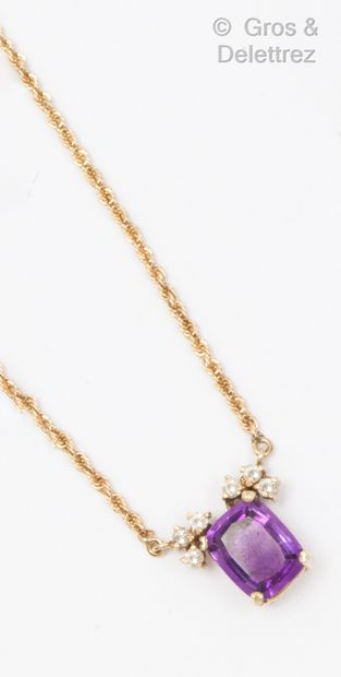 null Pendant necklace in 14K yellow gold (the clasp in 18K yellow gold), with a pendant...
