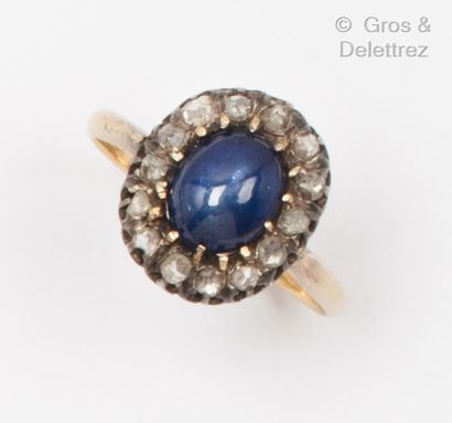 Yellow gold ring, set with a sapphire cabochon...