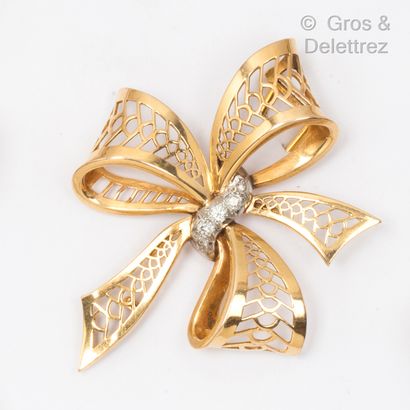 null Yellow gold "Nœud" brooch, the ribbon openworked with scales, the link set with...