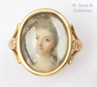 null Yellow gold ring, decorated with a miniature painted on ivory representing a...