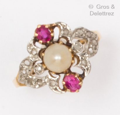 null Yellow gold and platinum ring set with a button pearl, rubies and rose-cut diamonds....
