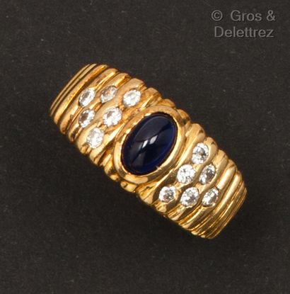 A yellow gold ring with a sapphire cabochon....