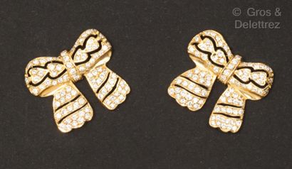 null Pair of openwork yellow gold "Nœud" earrings set with brilliant-cut diamonds....