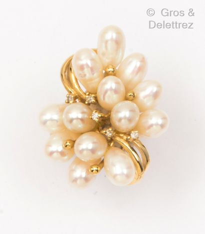 null Set in 14K yellow gold, comprising a pair of ear clips and a ring set with pearls...