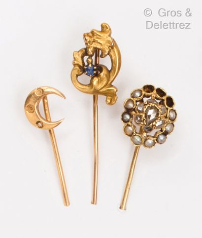 Lot consisting of three yellow gold tie pins,...