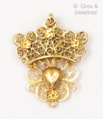 null Yellow gold pendant with a heart design. Dimensions : 2,6 x 2,2 cm. Gross weight:...