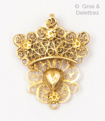 null Pendentif en or jaune filigrané à décor d’un cœur. Dimensions : 2,6 x 2,2 cm....