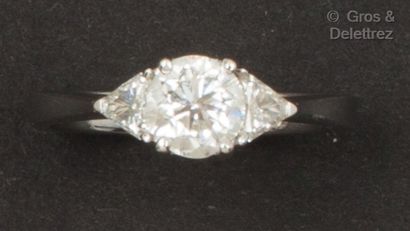 A white gold ring set with a brilliant-cut...