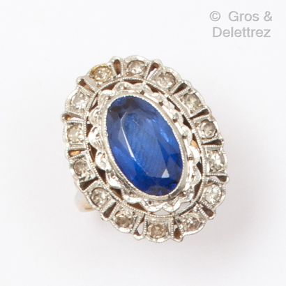 null Yellow and white gold "Flower" ring, set with a blue stone surrounded by 8/8...