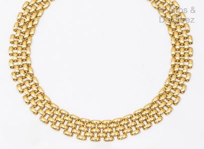 Yellow gold necklace, made of rice grain...