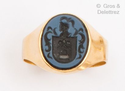 null Yellow gold "Chevalière" ring, set with an intaglio on agate chased with a coat...
