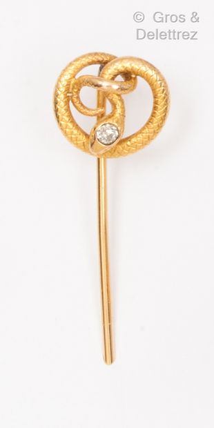 null Yellow gold tie pin with a chased snake motif, the head set with an old cut...