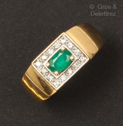 Yellow gold ring, consisting of a rectangular...