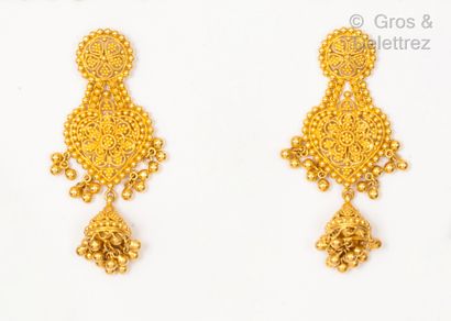 Pair of three-body earrings in yellow gold,...