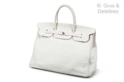 HERMÈS Paris made in France Year 2009

Birkin" bag 40 cm in white Togo calfskin,...