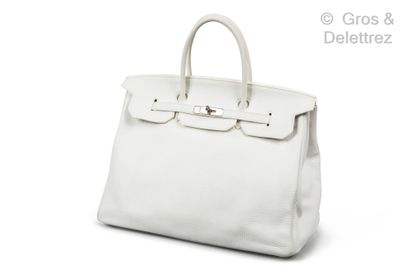 HERMÈS Paris made in France Année 2009

Sac « Birkin » 40 cm en veau Togo blanc,...