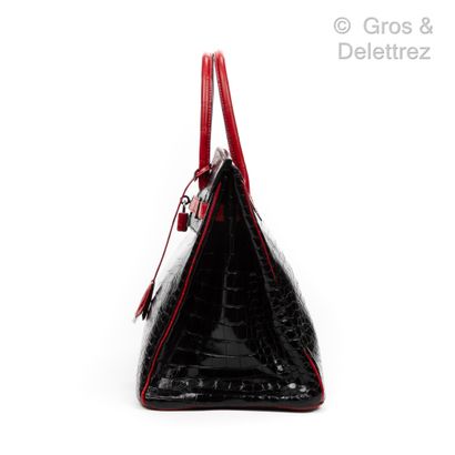 HERMÈS Paris made in France Year 2007

∆ "Birkin" bag 35 cm in two-tone black and...