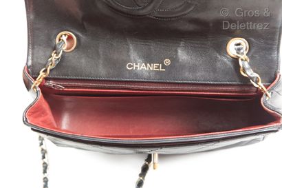 CHANEL par Karl LAGERFELD Circa 1987 
Coco" bag 23 cm in black quilted lambskin leather,...