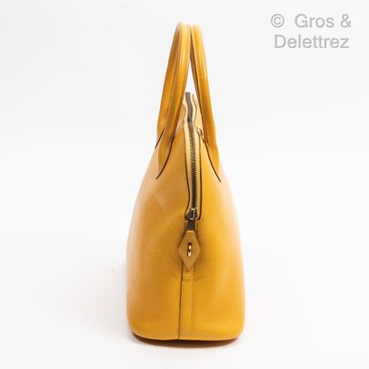 HERMÈS Paris made in France Year 1994

Bolide" bag 31 cm in chick yellow Epsom calfskin,...