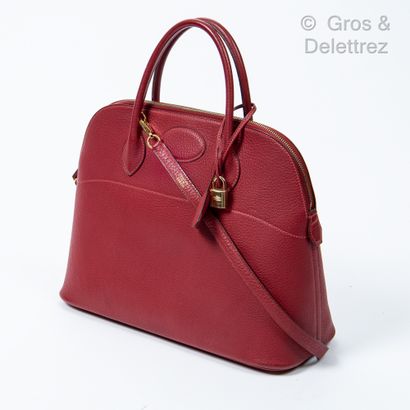 HERMÈS Paris made in France Year 2003

Bag " Bolide " 35 cm in burgundy Clemence...