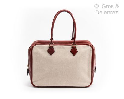 HERMÈS Paris made in France Year 2002 
Bag " Plume " 32 cm in beige canvas and burgundy...