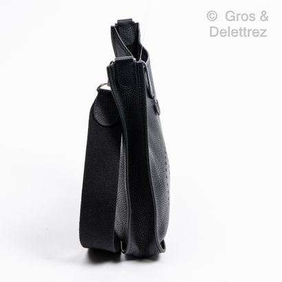 HERMÈS Paris made in France 
Bag " Evelyne " 28 cm in black Togo calfskin, snap fastener...
