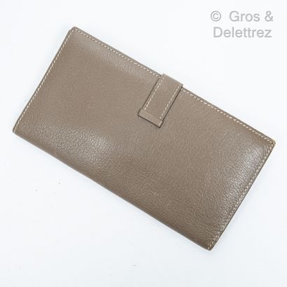 HERMÈS Paris made in France Year 2006

Wallet "Béarn" in taupe Epsom calfskin with...