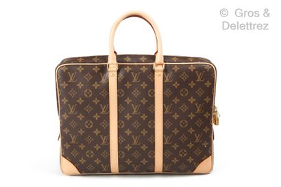 LOUIS VUITTON Year 2018

Monogram canvas and natural leather briefcase, double slider...