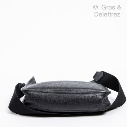 HERMÈS Paris made in France 
Bag " Evelyne " 28 cm in black Togo calfskin, snap fastener...