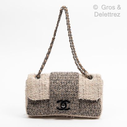 CHANEL Year 2005

Fantasy Flap" bag 28 cm in two-tone tweed in beige and grey mottled...