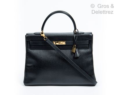 HERMÈS Paris made in France Year 1995

Kelly Retourné" bag 35 cm in black Togo calfskin,...