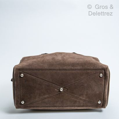 HERMÈS Paris made in France Year 2010

Brown suede "Victoria" travel bag, double...