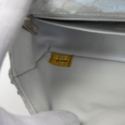 CHANEL Year 2012

"Classic" bag 20 cm in white glossy mother of pearl reticulated...