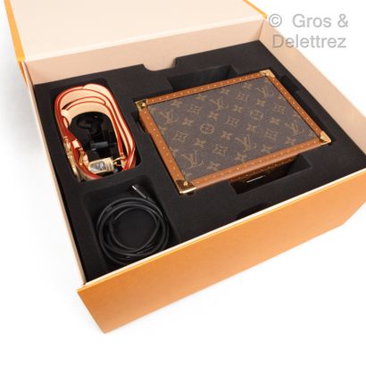 Louis VUITTON par Virgil Abloh Circa 2021

Exceptional "Speaker" clutch speaker in...