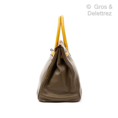HERMÈS Paris made in France Year 2009 
Birkin" bag 35 cm in two-tone olive green...