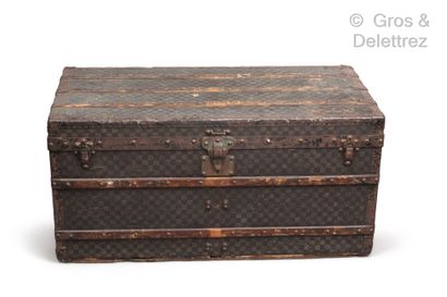 Louis VUITTON rue Scribe n°103021 Mail trunk in checkerboard canvas with stencil,...