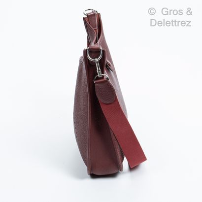 HERMÈS Paris made in France Year 2002 
Bag " Evelyne " 29 cm in burgundy Togo leather,...