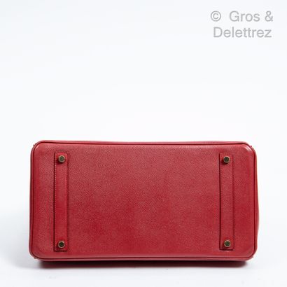 HERMÈS Paris made in France Year 1999

Birkin" bag 35 cm in red Epsom calfskin, gilt...