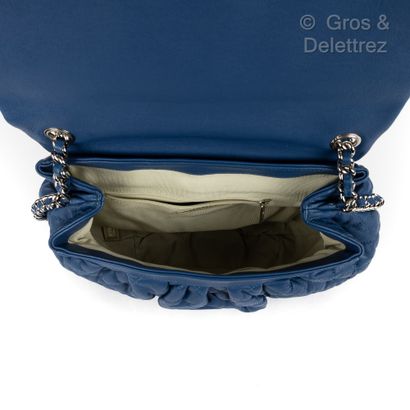 CHANEL Circa 2011

33 cm bag in denim blue lambskin embellished with a coordinated...