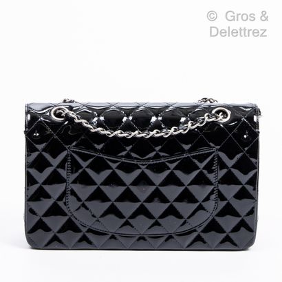 CHANEL Year 2002 
Classic" bag in black quilted patent leather, "CC" clasp in silver...