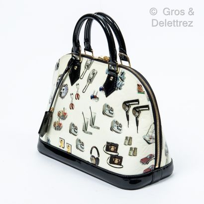 Louis VUITTON par Nicolas Ghesquière Year 2015

Bag " Alma Sticker Animation " 31...