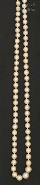 Sautoir composé d’un rang de perles de culture...