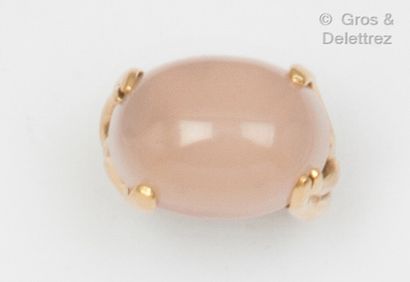 null Yellow gold ring with a quartz cabochon. Finger size : 53. Gross weight: 10...