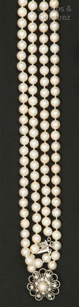 Collier composé de deux rangs de perles choker,...