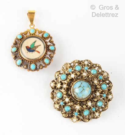 null Yellow gold pendant with a micro-mosaic representing a bird in an openwork and...