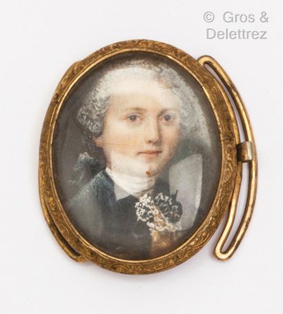 null Chased vermeil bracelet clasp, decorated with a miniature painted on mother-of-pearl...