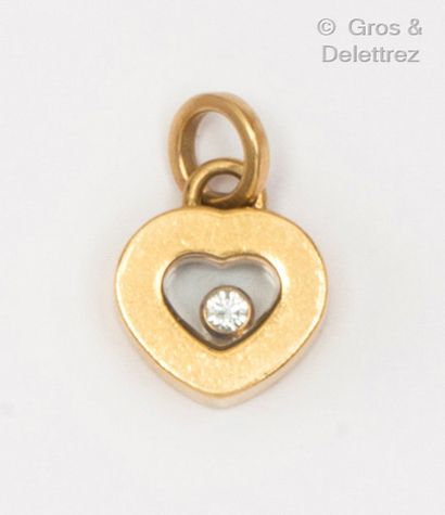 CHOPARD « Happy Diamonds » – Pendentif « Cœur » en or jaune retenant un diamant taillé...